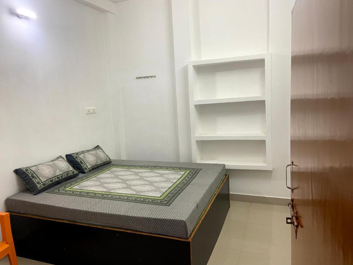 Garuda Guest House Варанаси Екстериор снимка