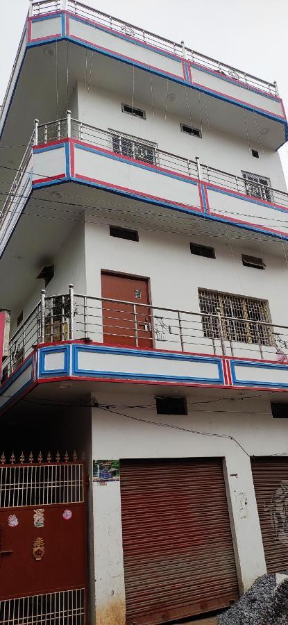 Garuda Guest House Варанаси Екстериор снимка