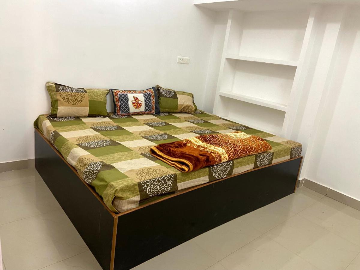 Garuda Guest House Варанаси Екстериор снимка
