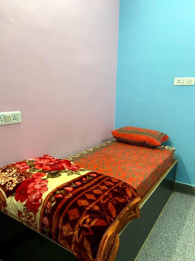 Garuda Guest House Варанаси Екстериор снимка