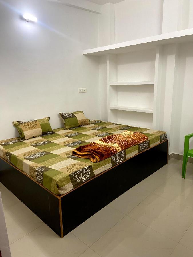Garuda Guest House Варанаси Екстериор снимка