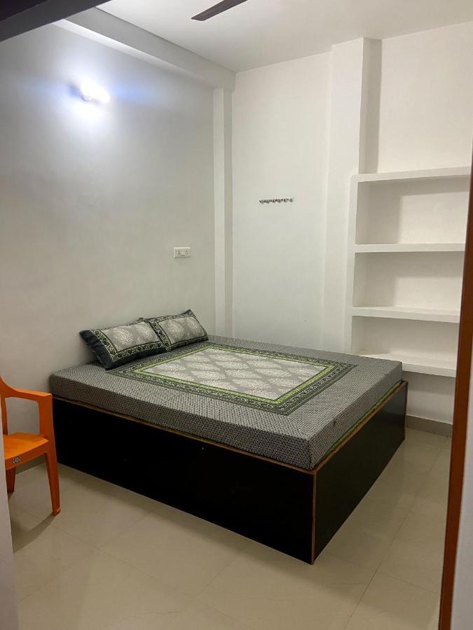 Garuda Guest House Варанаси Екстериор снимка